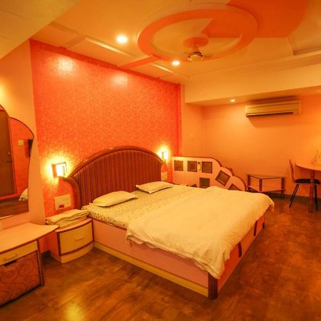 Hotel Ashiana Jāmnagar Extérieur photo