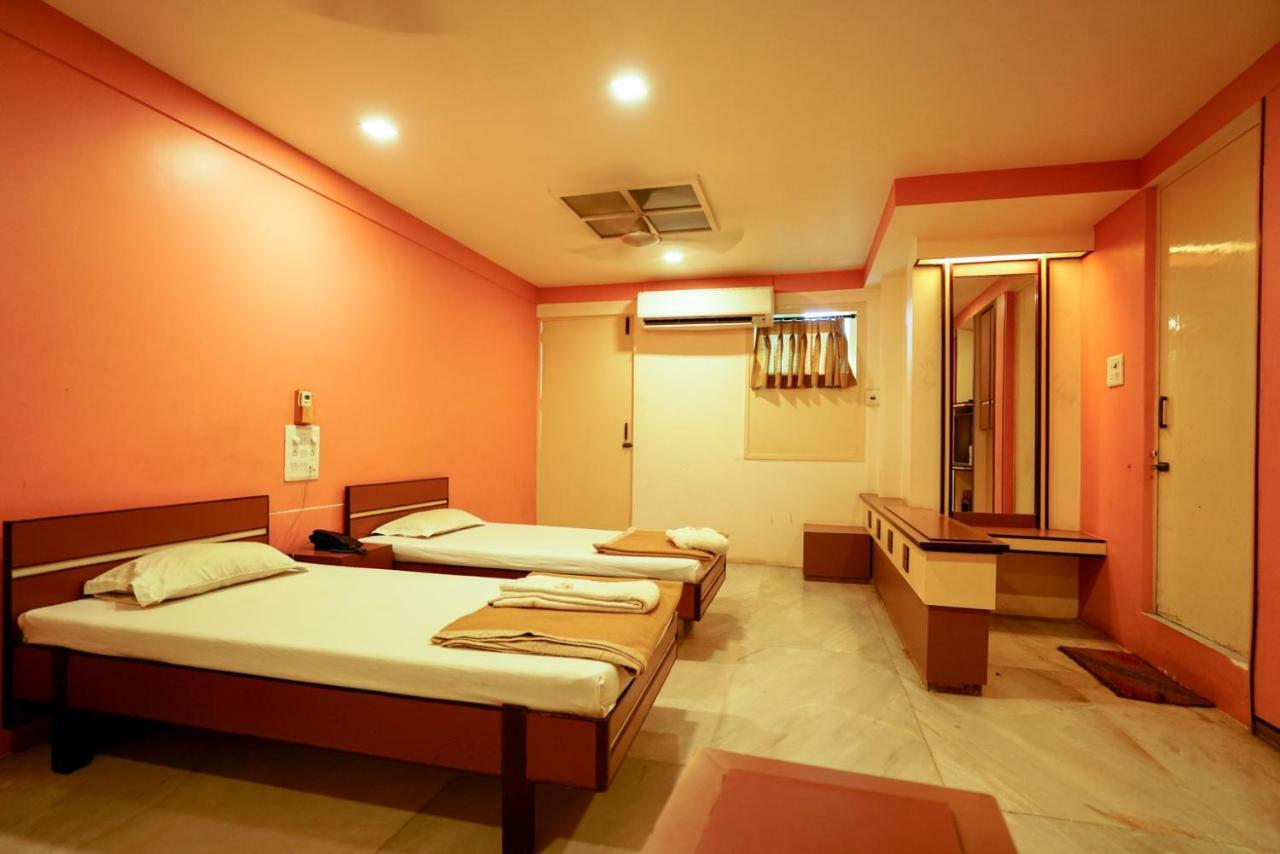 Hotel Ashiana Jāmnagar Extérieur photo
