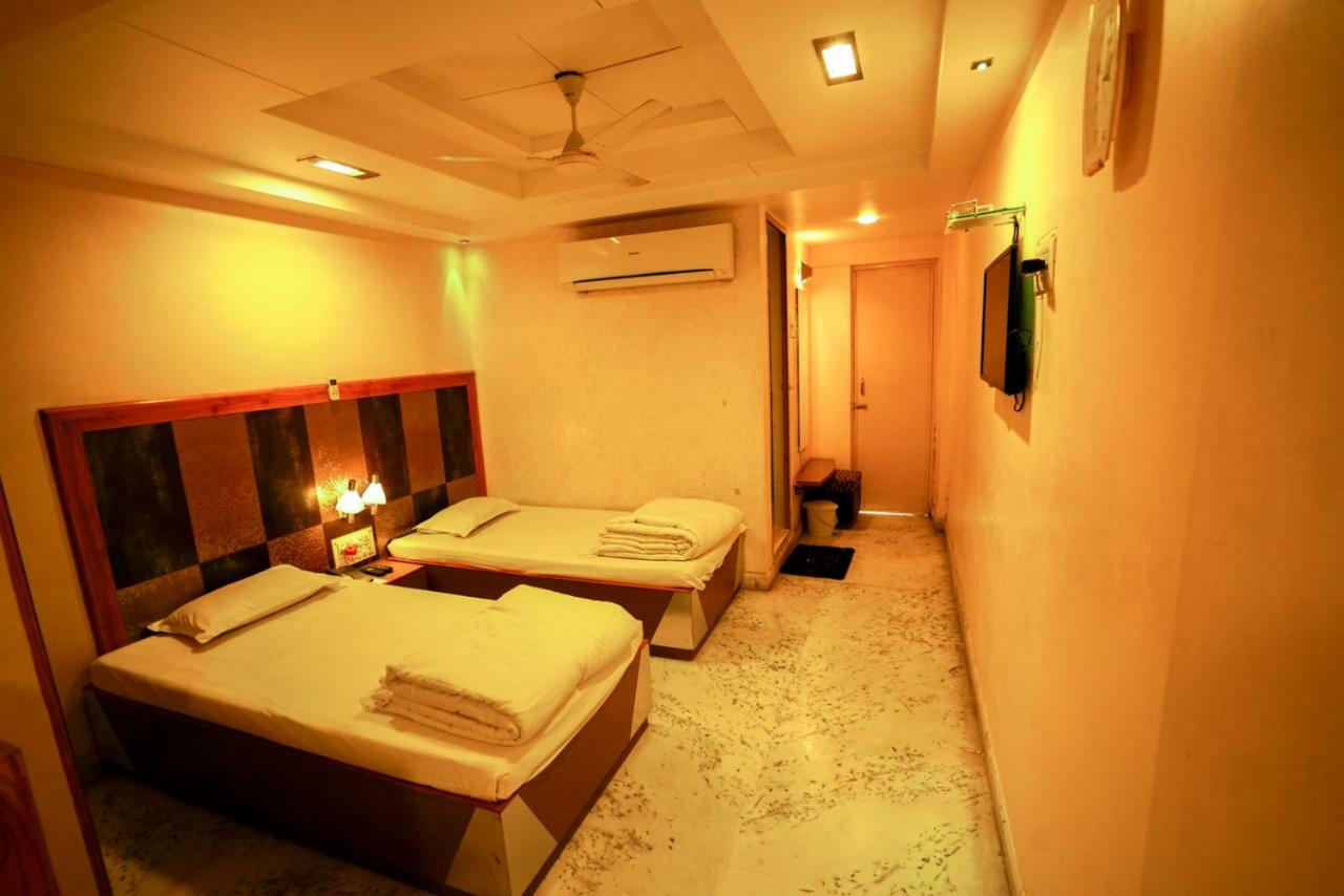 Hotel Ashiana Jāmnagar Extérieur photo