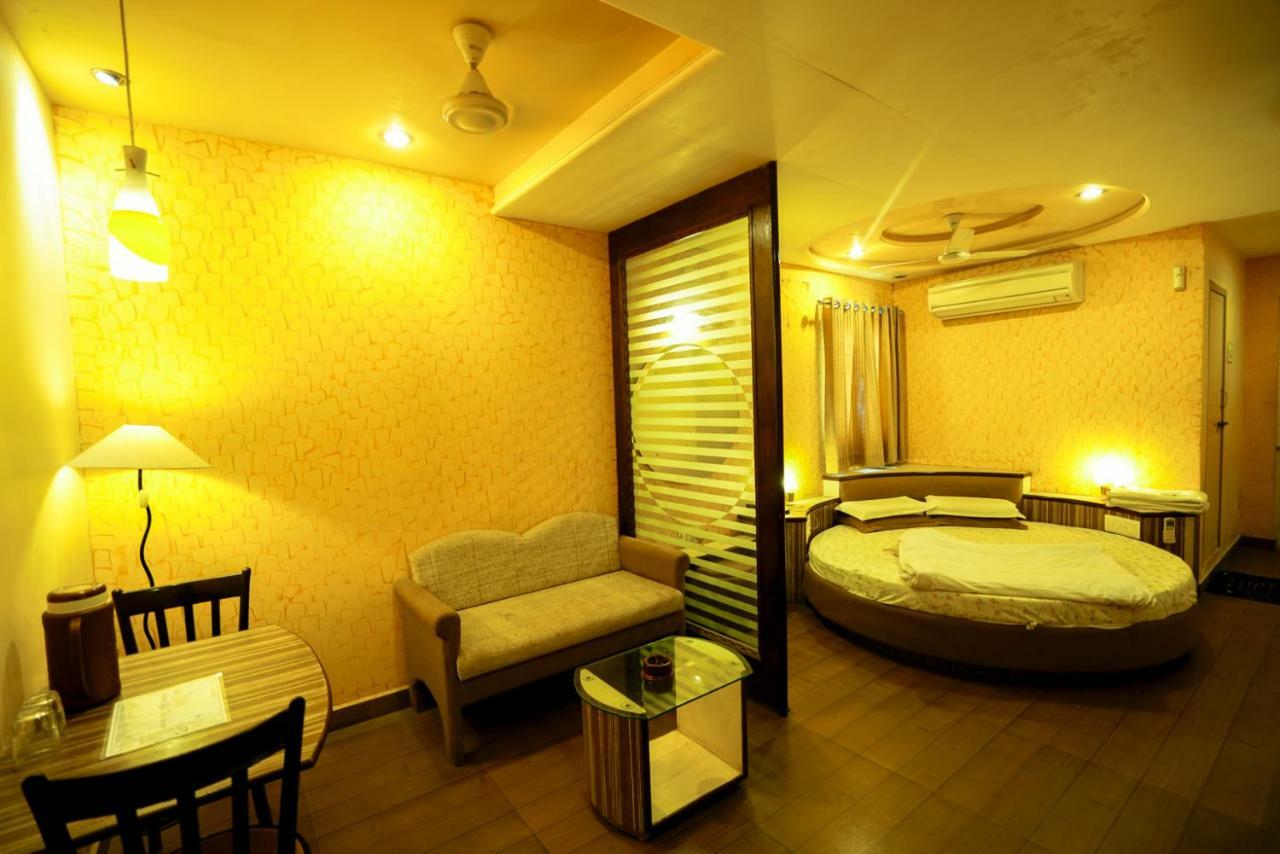 Hotel Ashiana Jāmnagar Extérieur photo